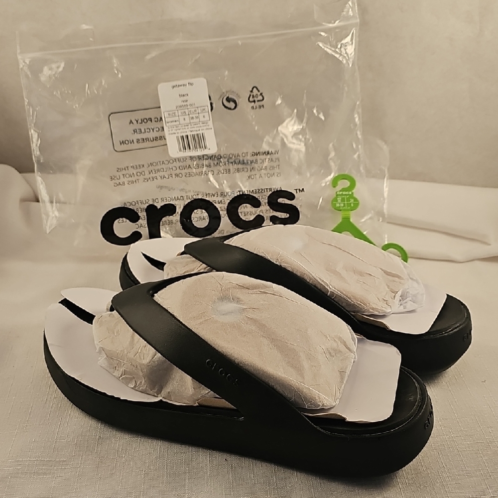 CROCS Black Sandals. Gateway Flips. Size US 8.